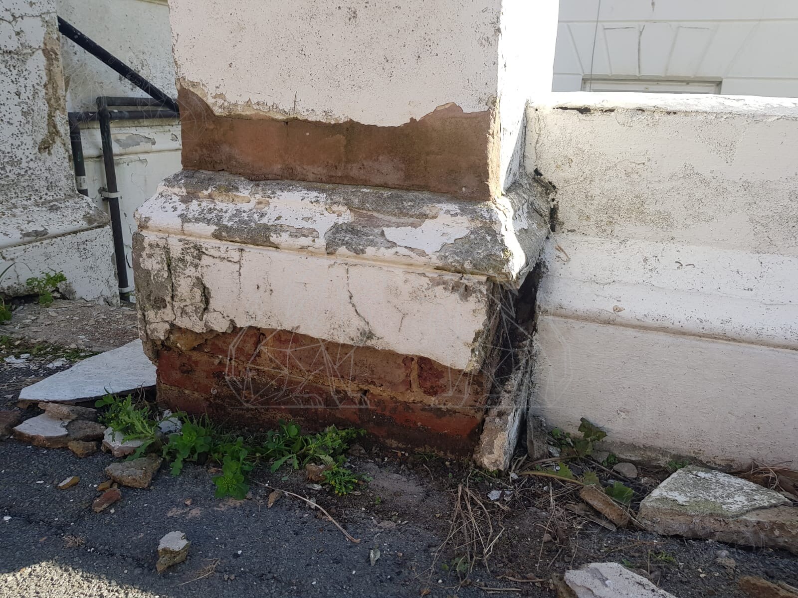 Masonry entrance before repair
